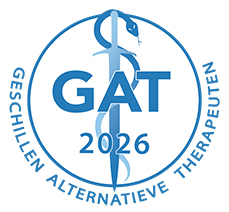 Logo van Geschillen Alternatieve Therapeuten (GAT) met een staf en slang, jaartal 2026.